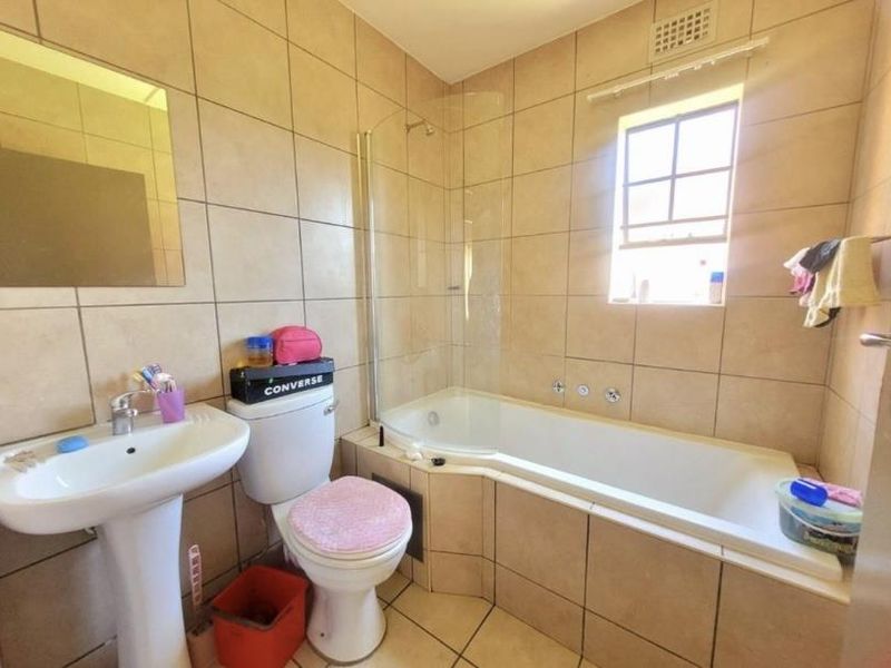 Beautiful ground floor unit up for sale - Photo 5