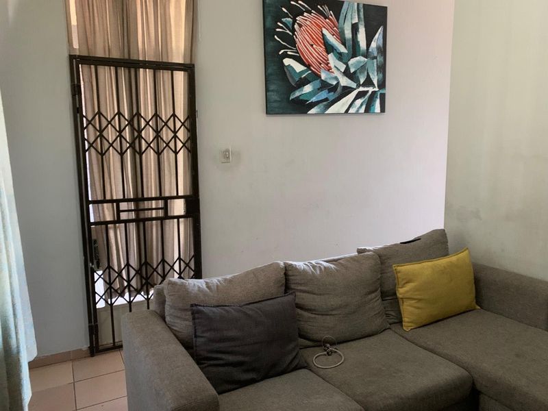 **Spacious and Conveniently Located 2-Bedroom Apartment Near Johannesburg CBD - Photo 8
