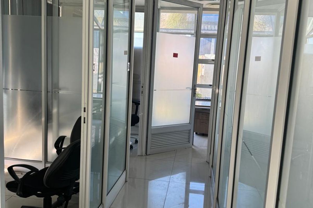 STAND ALONE BUILDING TO LET - VERY MODERN - Photo 4