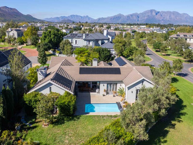 Stylish Single-Level Living on a Spacious Corner Stand in Val de Vie Estate - Photo 2