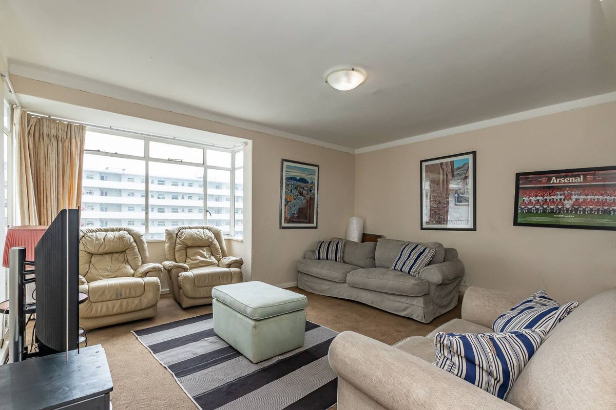 Lock up and go 2 Bed Apartment in the heart of Plumstead - Photo 5