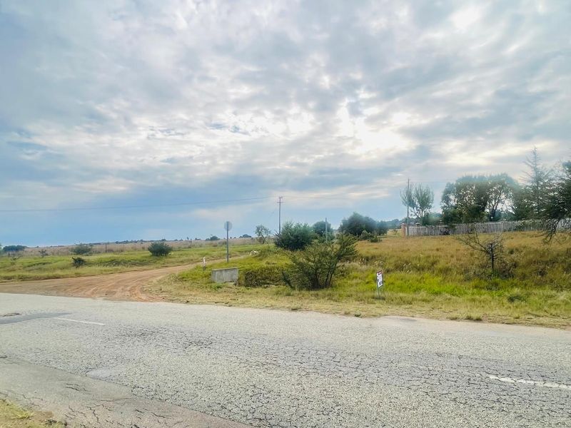 Picturesque Vacant Stand with Stunning Dam Views in Vaal Marina. - Photo 7