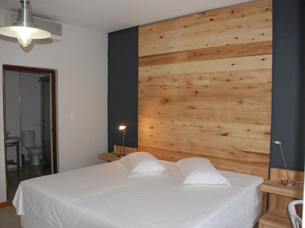 Queen bedroom 1