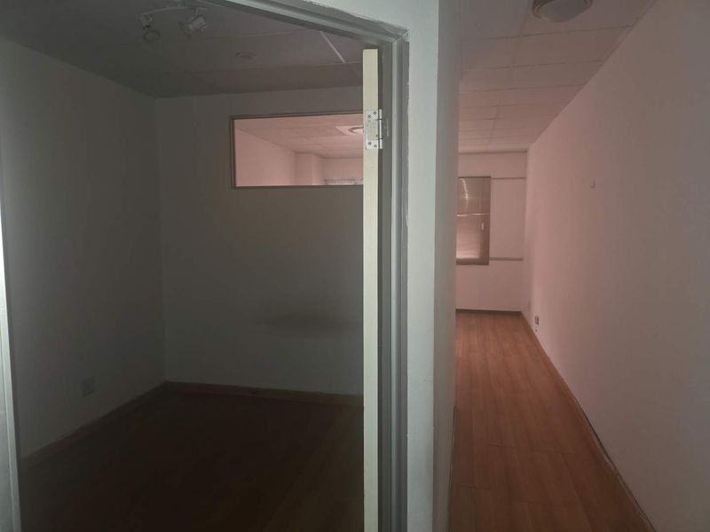 Charming One-Bedroom Apartment in the Heart of Marshalltown - Photo 4