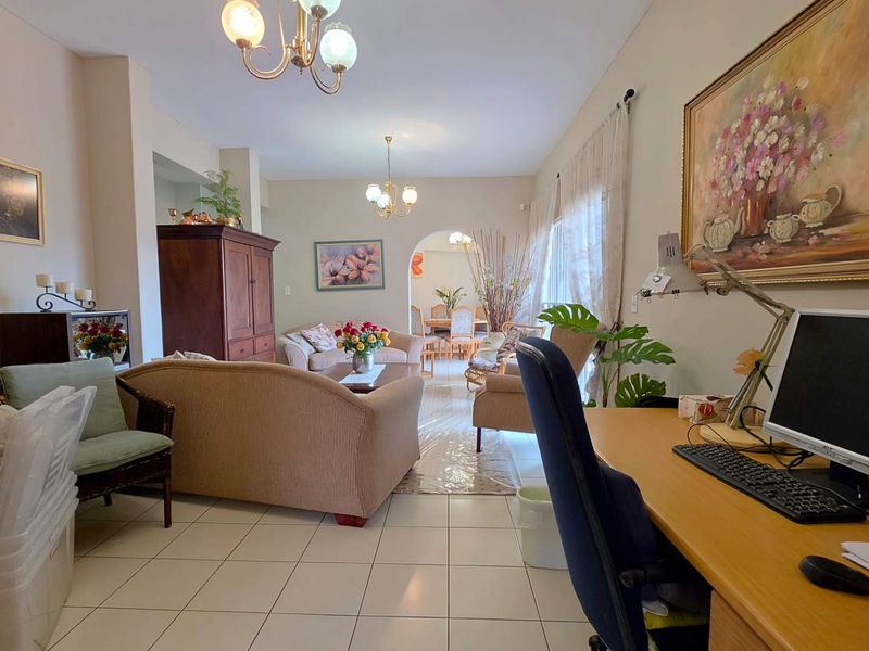 4 Bedroom House for Sale in Bassonia - Photo 3