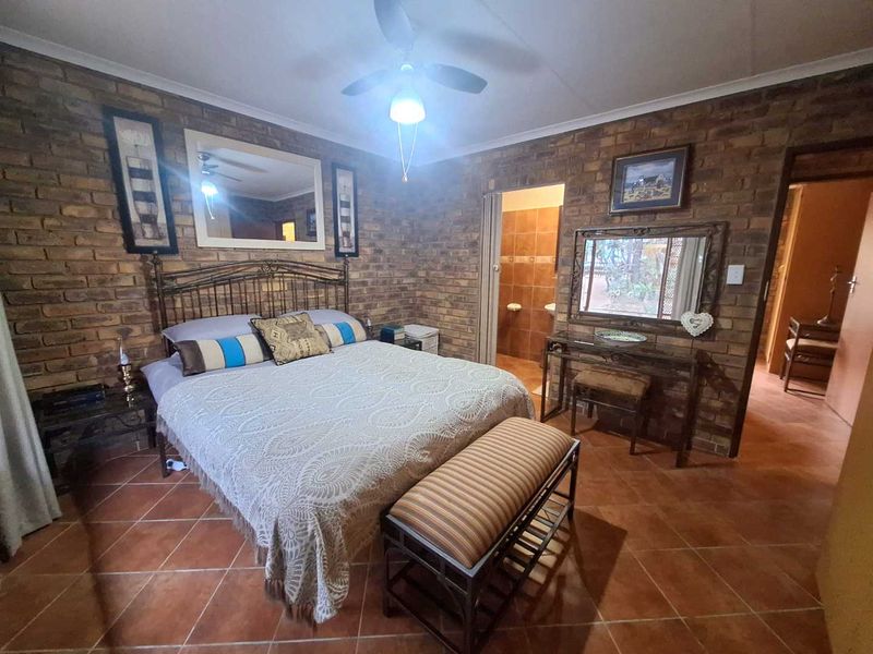 Immaculate Fully Furnished Property with Game Drive Vehicle Included - Photo 10