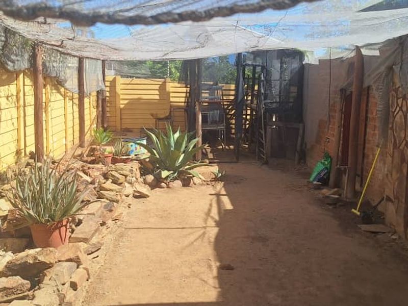 "Spacious Family Oasis in Pioneerspark – Call Today!" - Photo 5