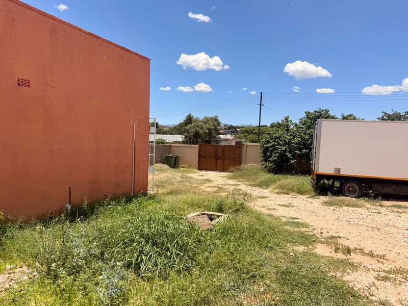 4 House for sale in Windhoek North with 3 Rooms outside - Photo 8