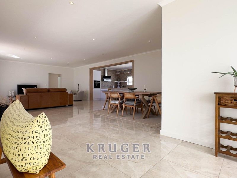 Contemporary Family Home - Photo 5