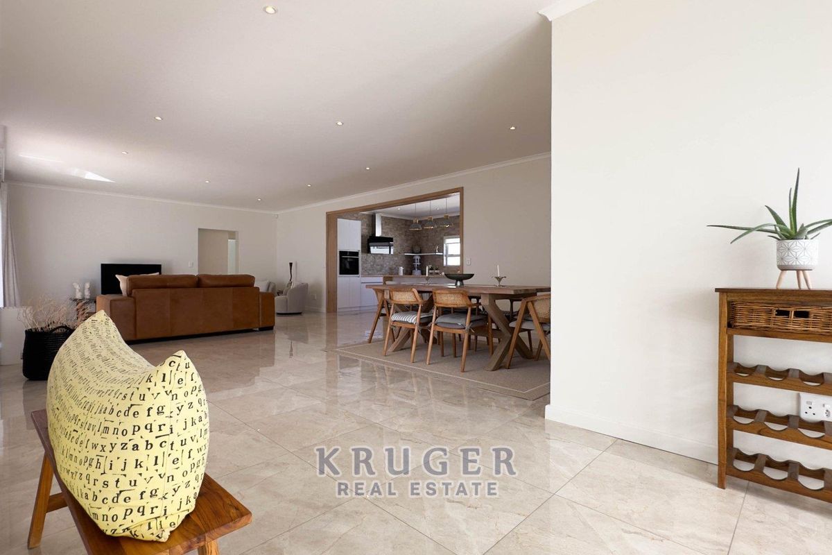 Contemporary Family Home - Photo 5