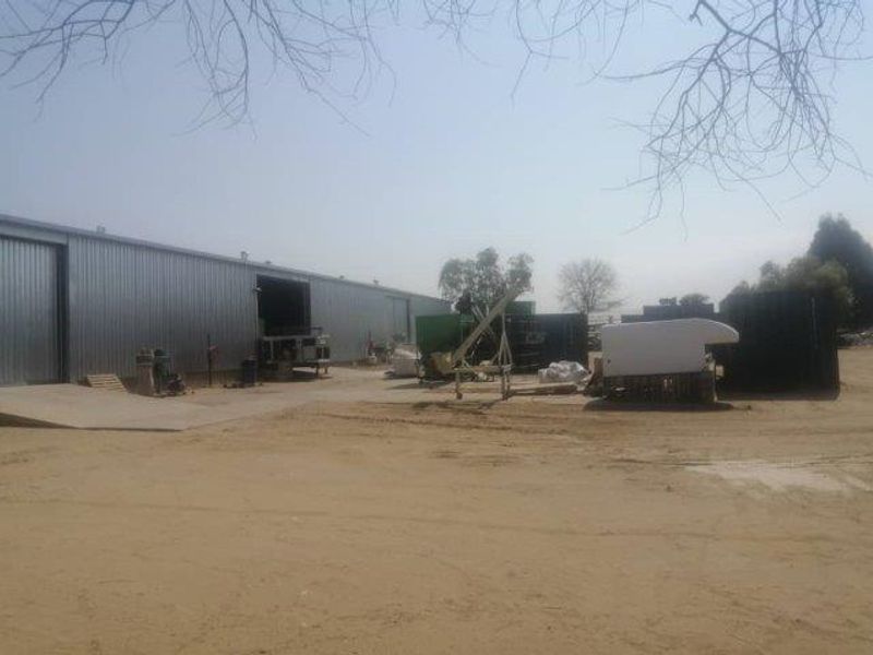 INDUSTRIAL WAREHOUSE TO LET - OKAHANDJA - Photo 4