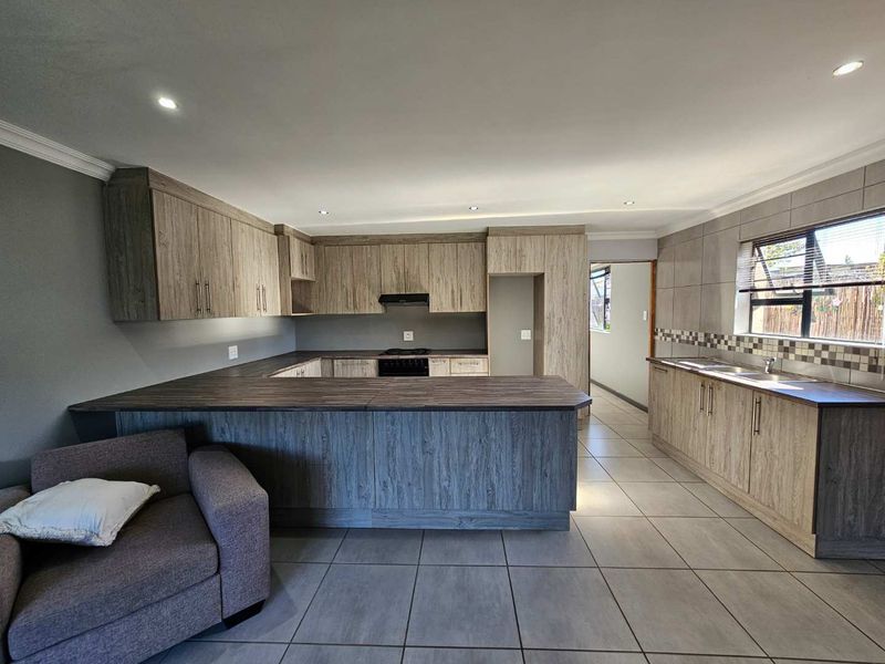 Very Spacious 1 Bedroom flat to Let in Greenshields Park - Photo 5