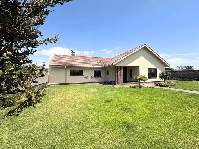 Property #2466112, House For Sale in Walvis Bay Central