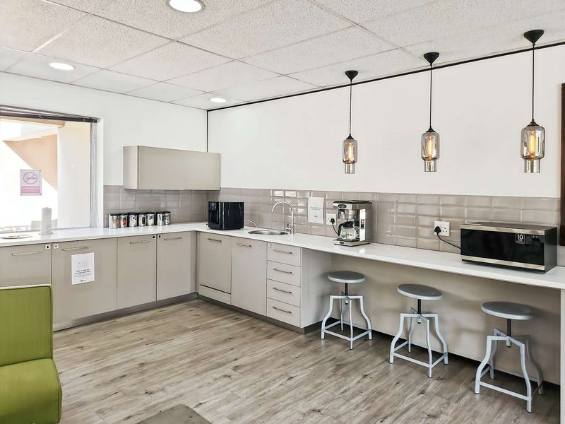Coworking space in Regus Woodmead Country Club Estate - Photo 6