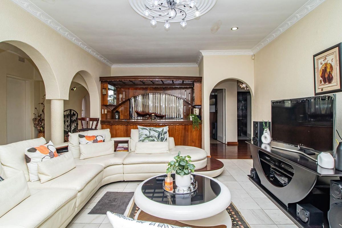 Timeless Elegance Meets Modern Comfort in Lakefield - Photo 5