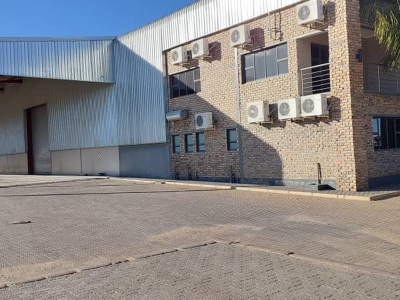 Versatile Property: Industrial, Residential & Office Spaces! - Photo 2