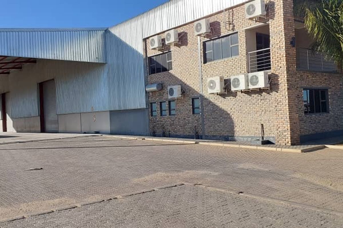 Versatile Property: Industrial, Residential & Office Spaces! - Photo 2