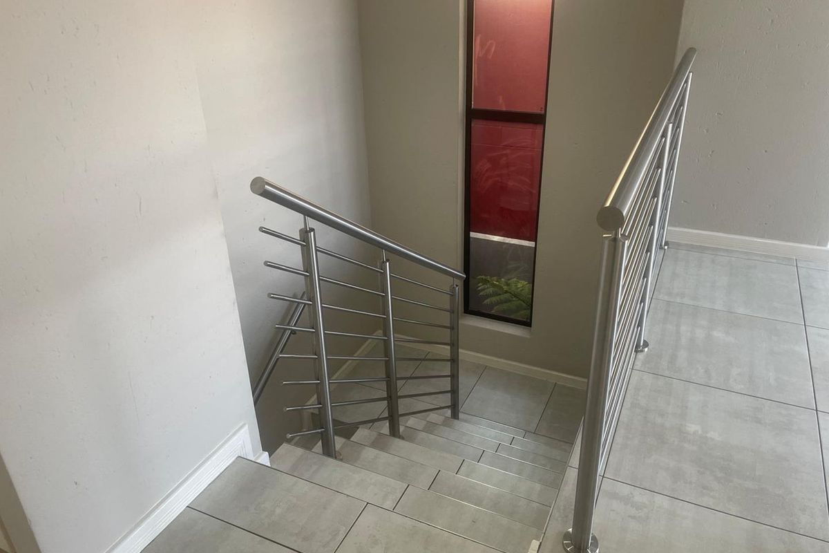 Elegant 3-Bedroom Family Home in the Heart of Craigavon, Sandton - Photo 5