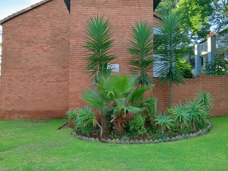 Spacious Top Unit To Rent. Available 1 August 2026 - Photo 1