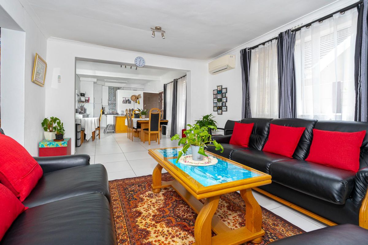 Dreaam Home in Rondebosch East - R3.25m - Photo 2