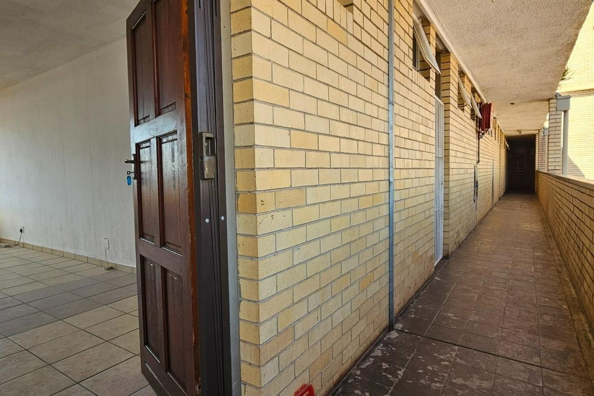 Modern, Spacious & Secure! 1.5 Bed Apartment Near Unisa & Jakaranda Hospital – Priced to Sell! - Photo 3