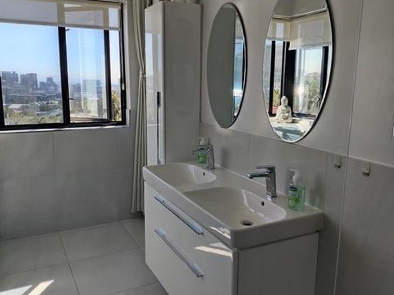 Modern Apartment in Mouille Point. - Photo 8