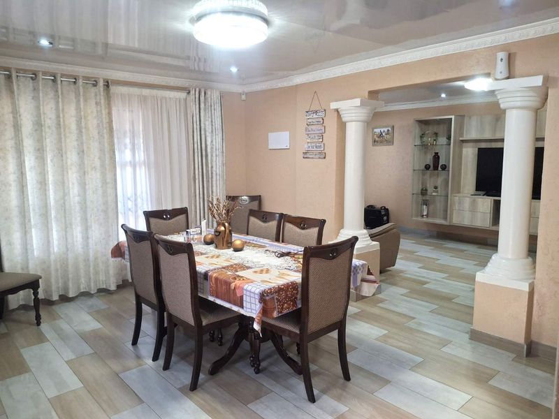 A  Beautiful, spacious, Neat Modern Home in a Sought after  Area in Ennerdale - Photo 4