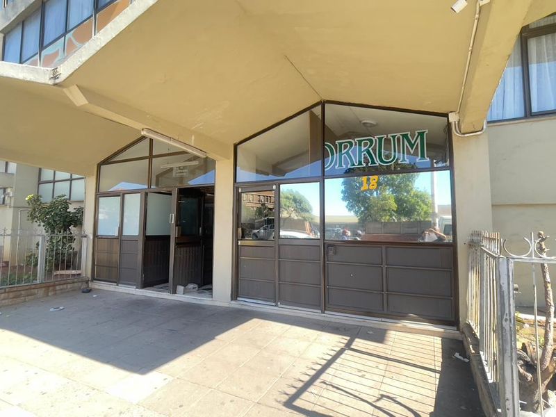 One bedroom For Sale In Bencorrum - Photo 1