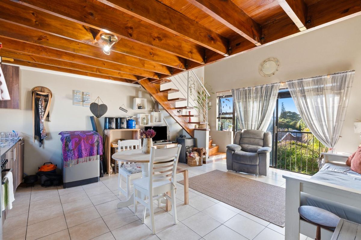 Charming Loft-Style Apartment - Photo 5