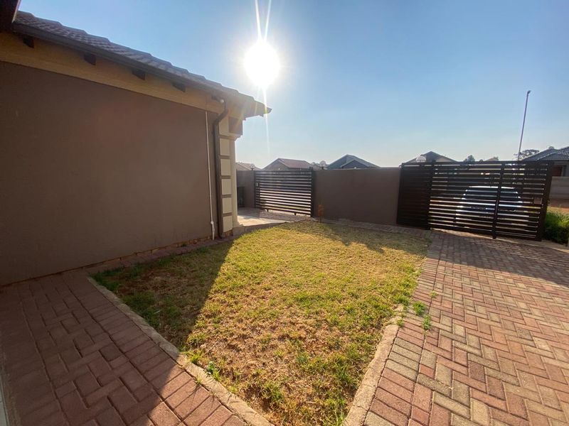 Three Bedroom Home for Rent - Photo 2