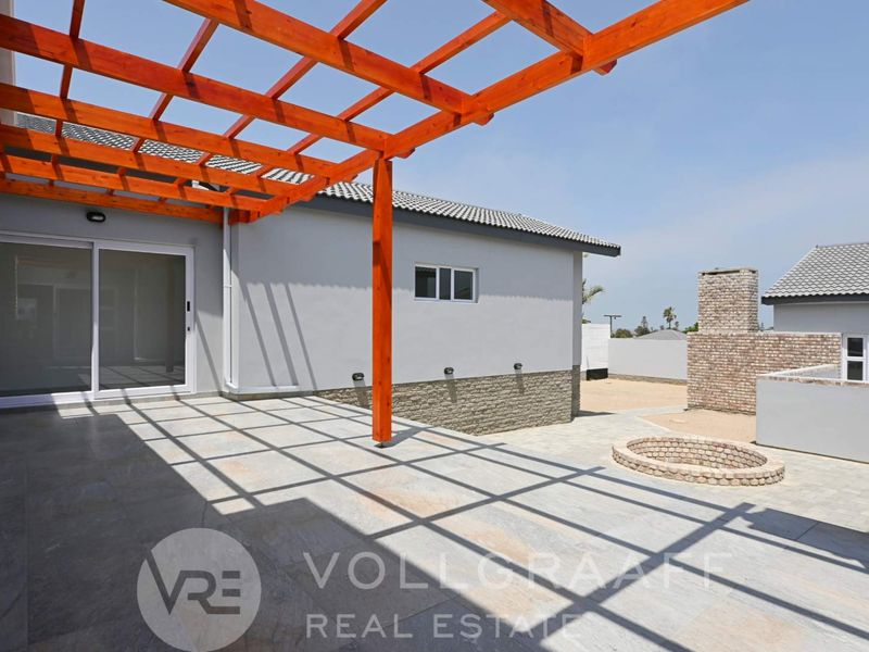 Family Home with Modern Finishes & Separate Flatlet - Photo 3