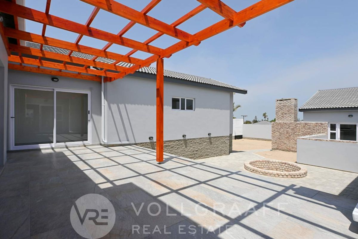 Family Home with Modern Finishes & Separate Flatlet - Photo 3