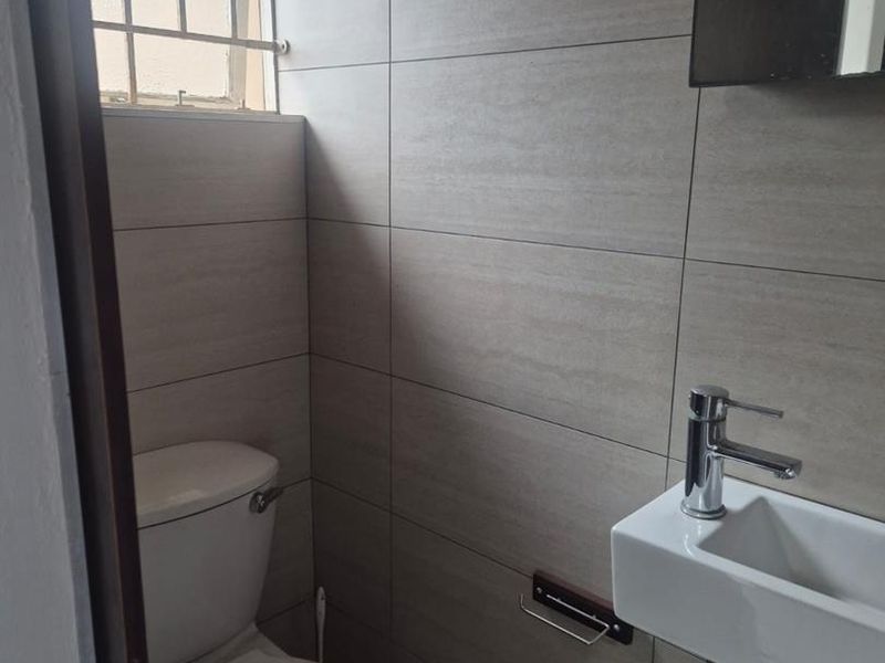 3 bedroom in secure complex - Photo 7
