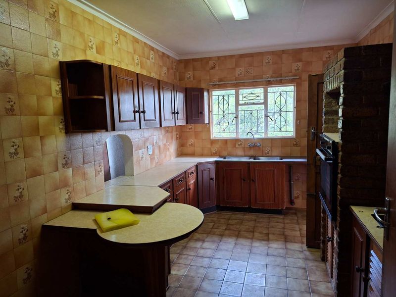 Solid Home in Mulbarton. Bargain at R1,695M - Photo 5