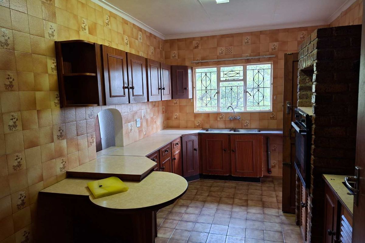 Solid Home in Mulbarton. Bargain at R1,695M - Photo 5