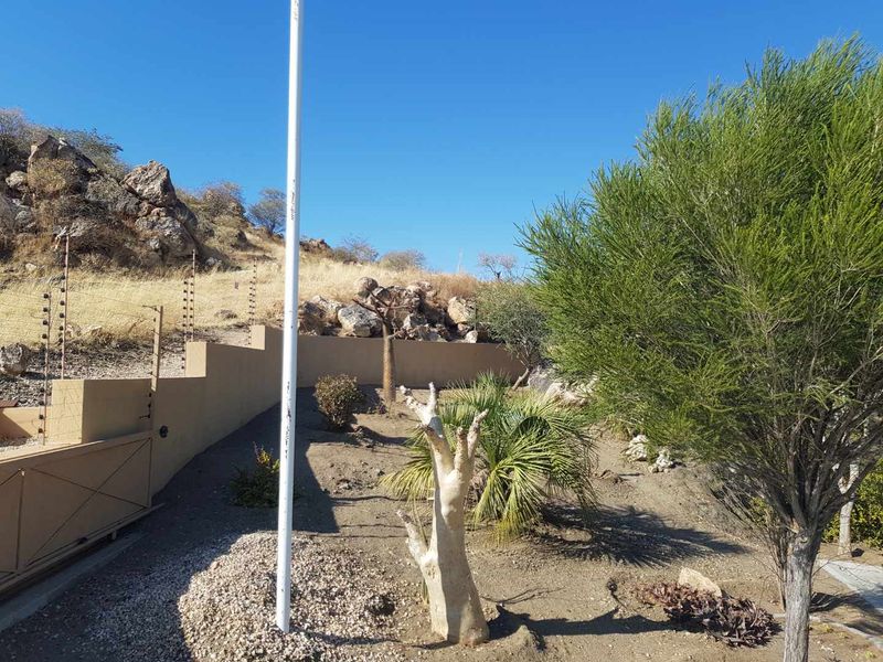 Perfect and Peaceful - Photo 2