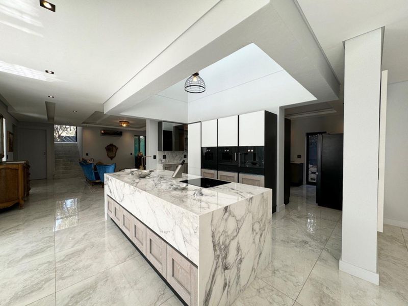 Elegant Home For Sale in the Prestigious Waterfall Country Estate - Photo 4