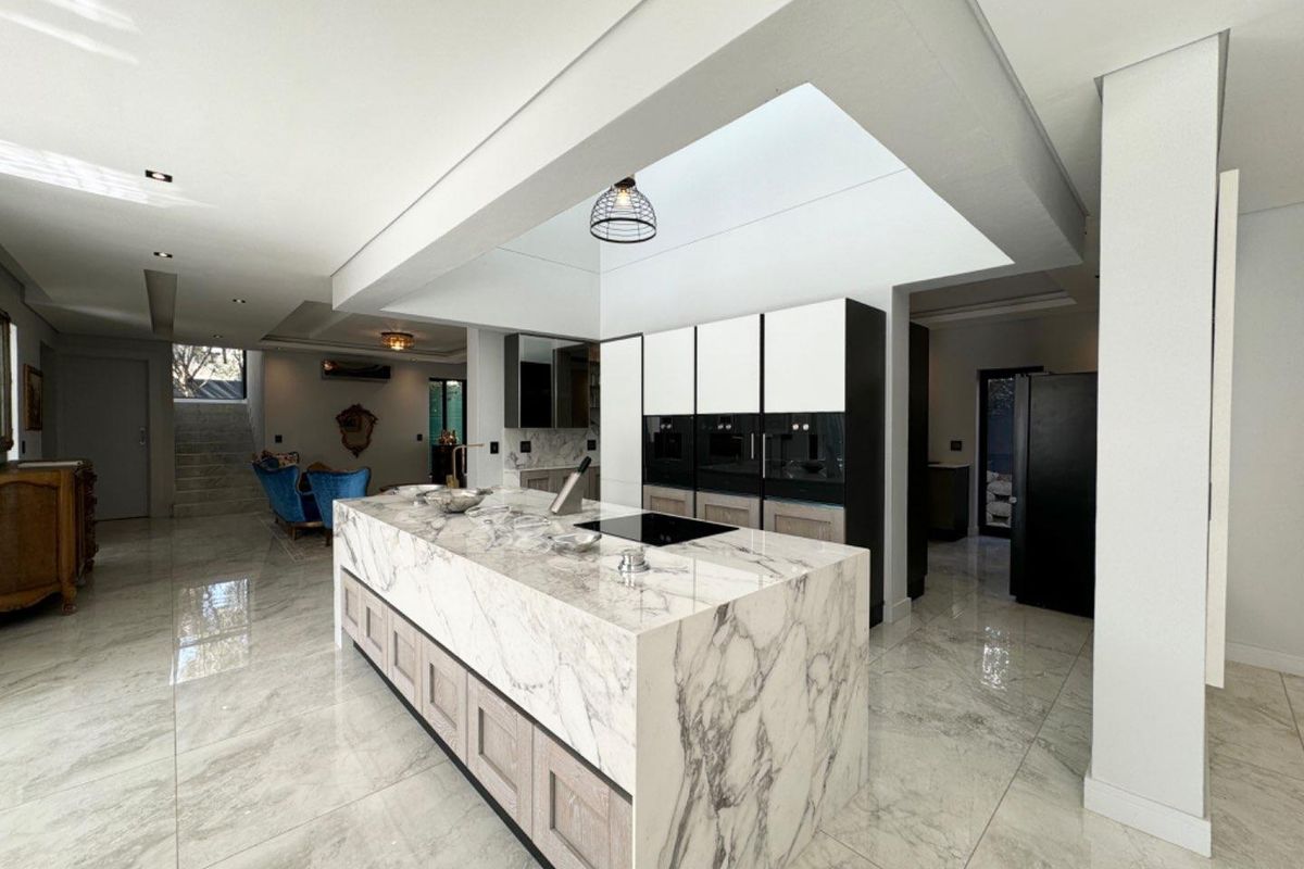 Elegant Home For Sale in the Prestigious Waterfall Country Estate - Photo 4