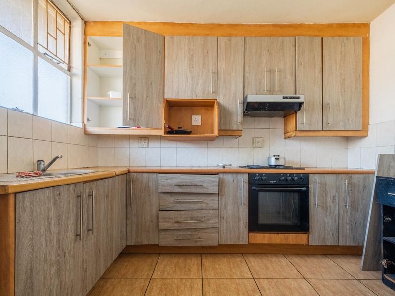 Spacious 5-Bedroom Apartment - Photo 2