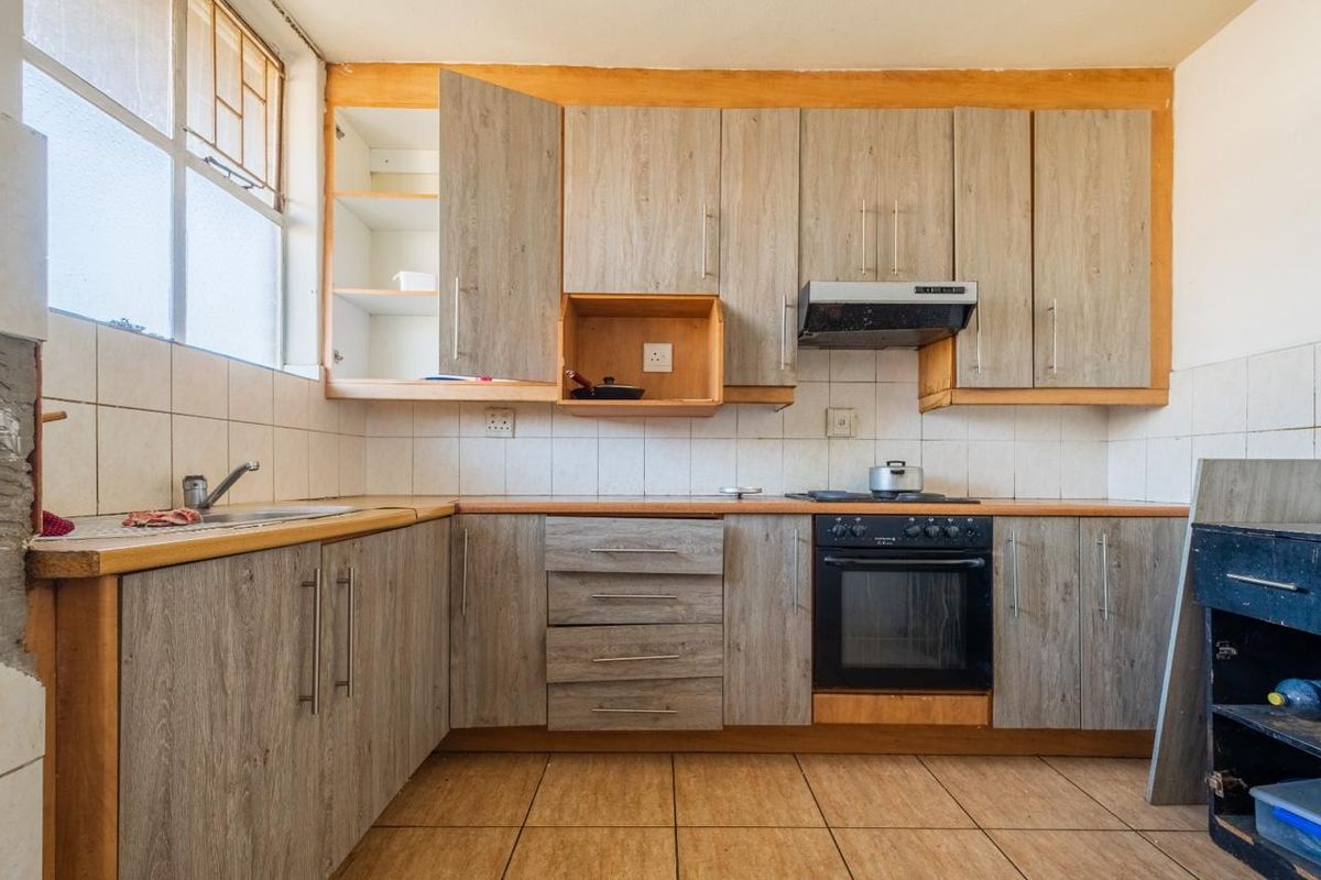 Spacious 5-Bedroom Apartment - Photo 2