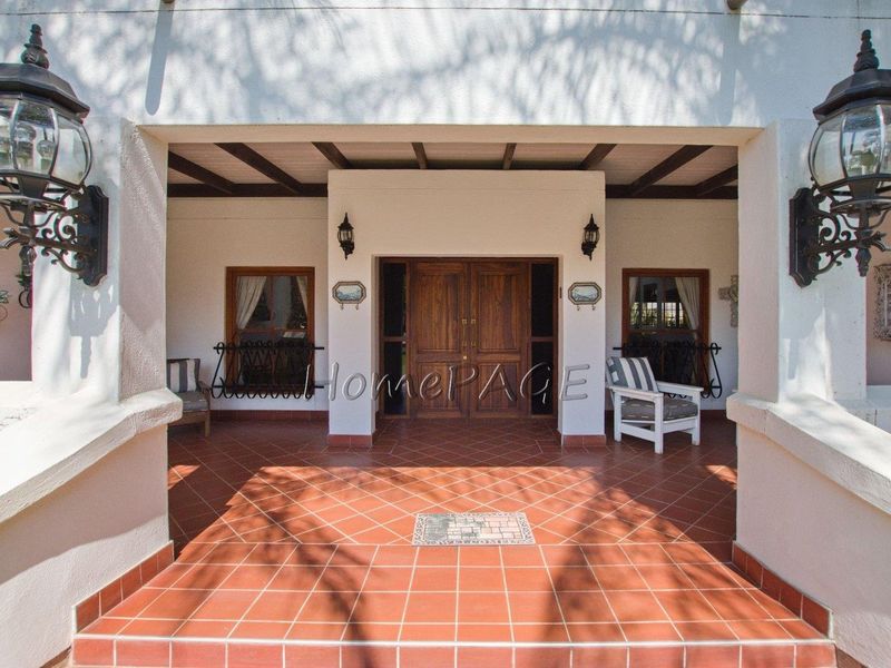 Otjiwarongo: Magnificent 4 Bedr Double Storey Villa for Sale - Photo 4