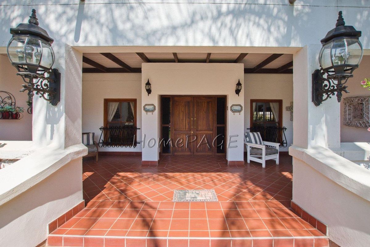 Otjiwarongo: Magnificent 4 Bedr Double Storey Villa for Sale - Photo 4