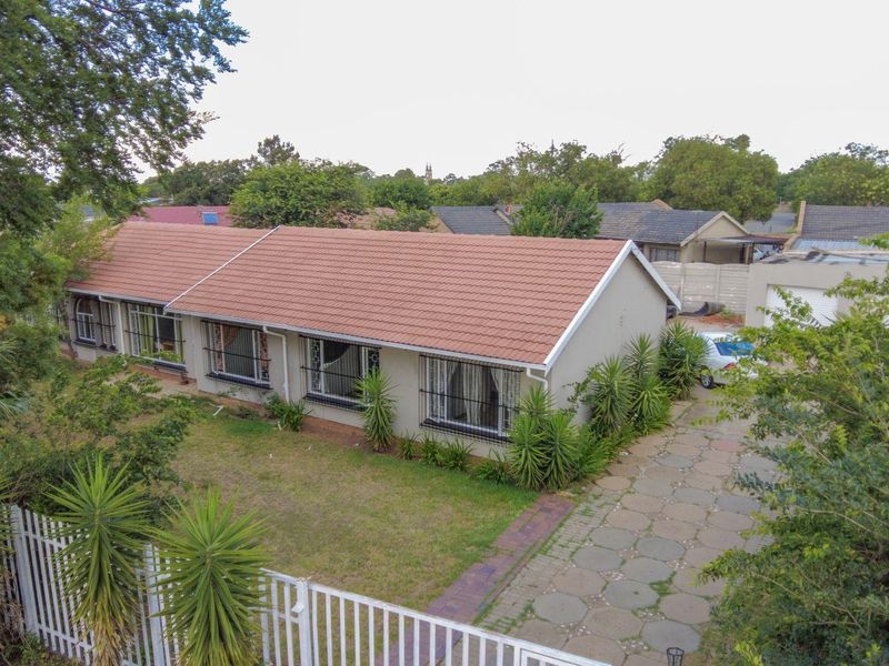 Immaculate 3 Bedroom home in Mackenzie Park. - Photo 2