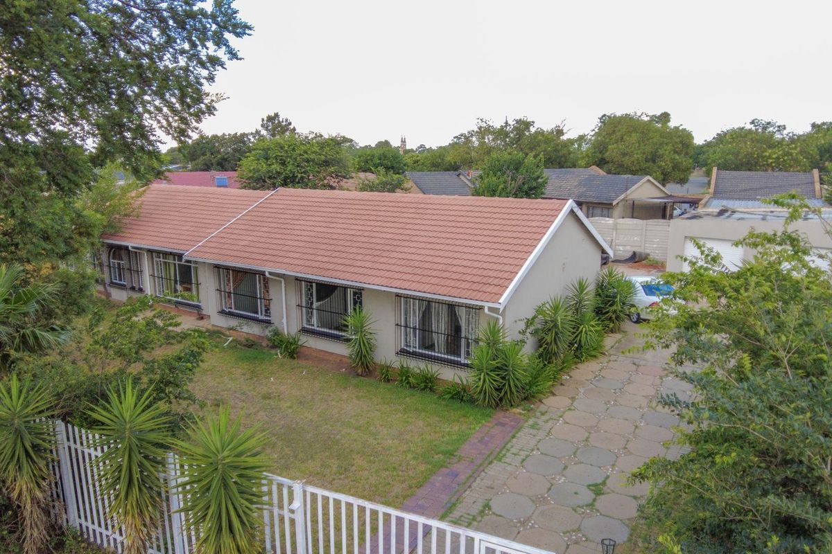 Immaculate 3 Bedroom home in Mackenzie Park. - Photo 2