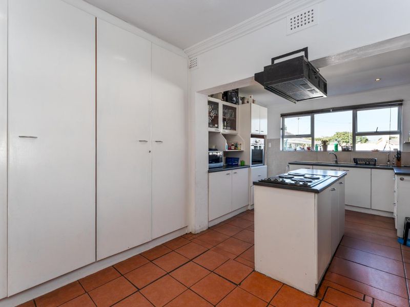 Versatile Dual-Dwelling Home with Pool & Entertainment Area in the Heart of Plumstead - Photo 6