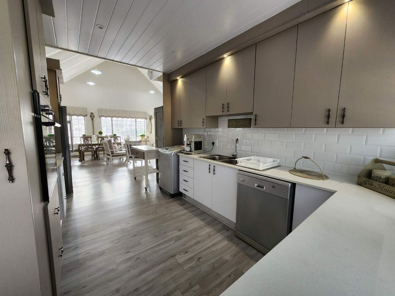 French inspired-look House for Sale! - Photo 7