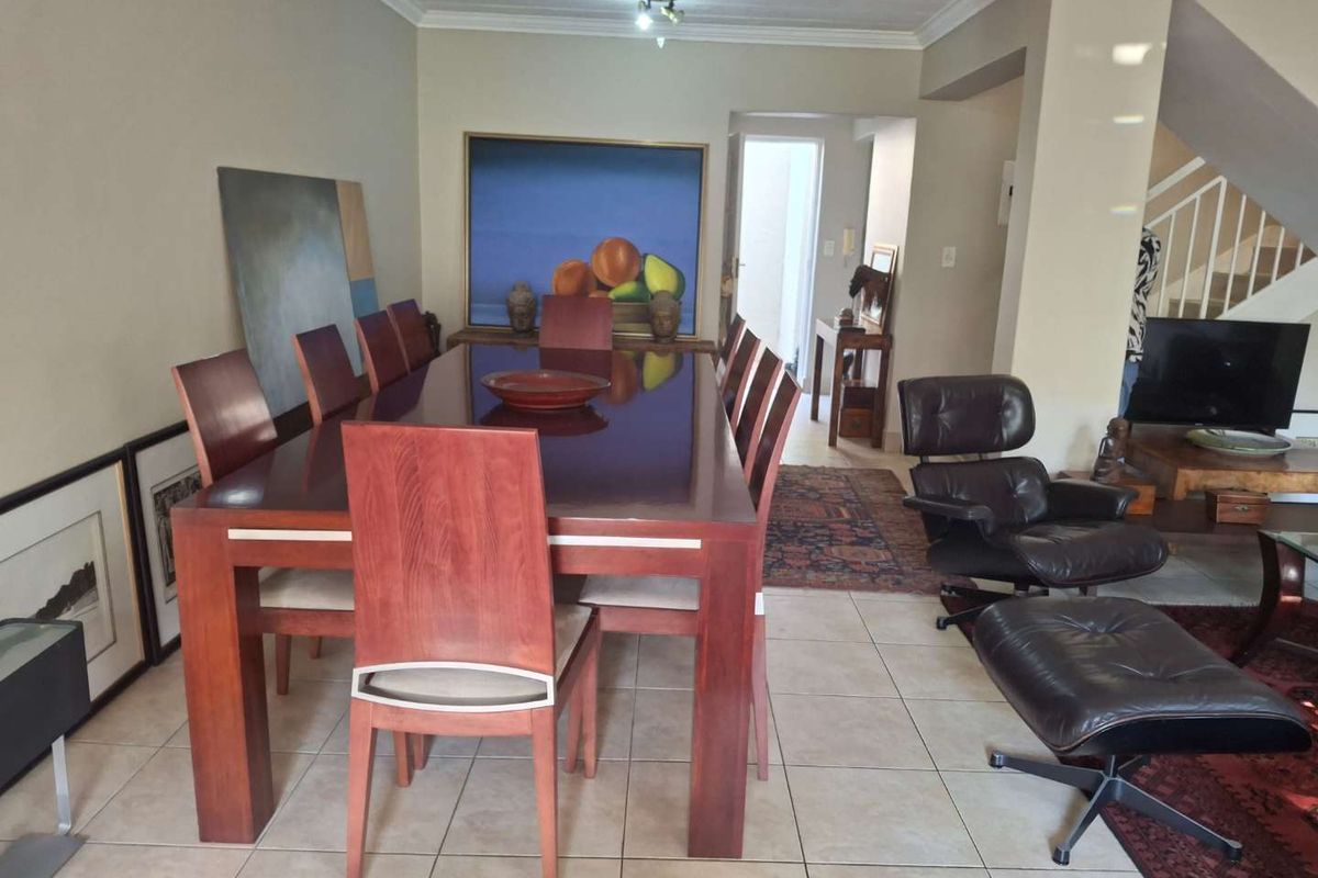 A BEAUTIFUL THREE BEDROOM TOWNHOUSE - Photo 3