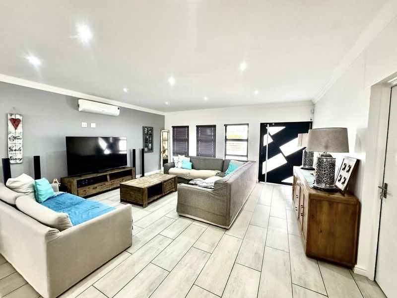 4 Bedroom House For Sale in Elisenheim - Photo 7