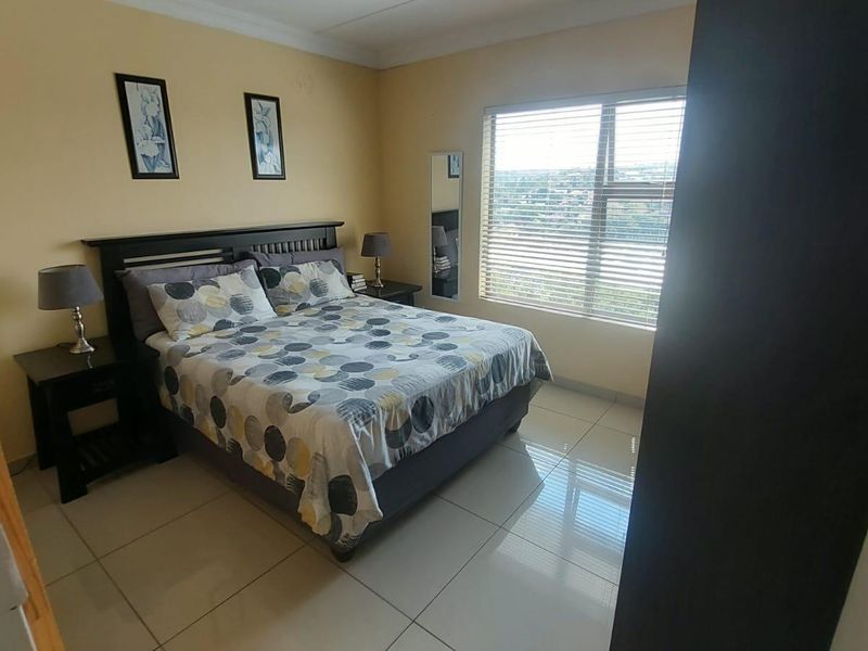 Ground Floor Comfort: 3 Bedrooms, Modern Bath, Scenic Views! - Photo 7