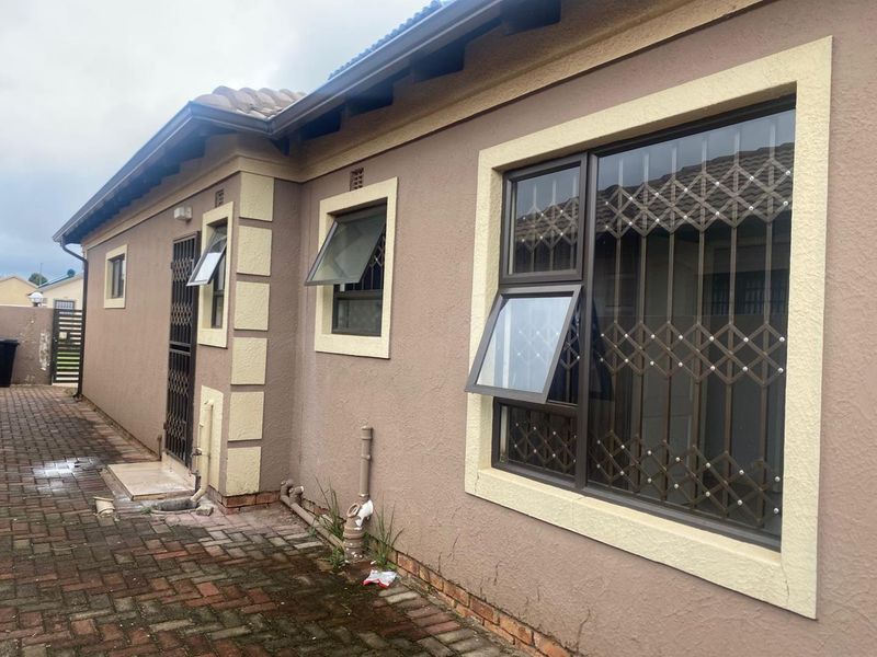 Three bedroom home for rent - Photo 3